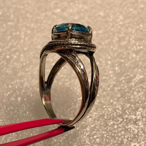 .925 Sterling Blue Topaz Ring. Size 10. Preowned. (566) - Picture 6 of 6